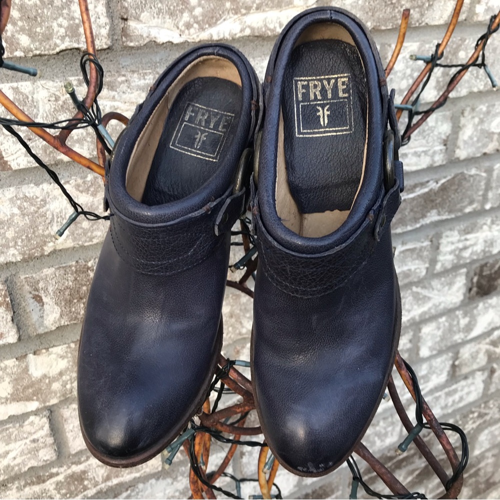 💙Frye Navy Leather Harness slides on Clogs